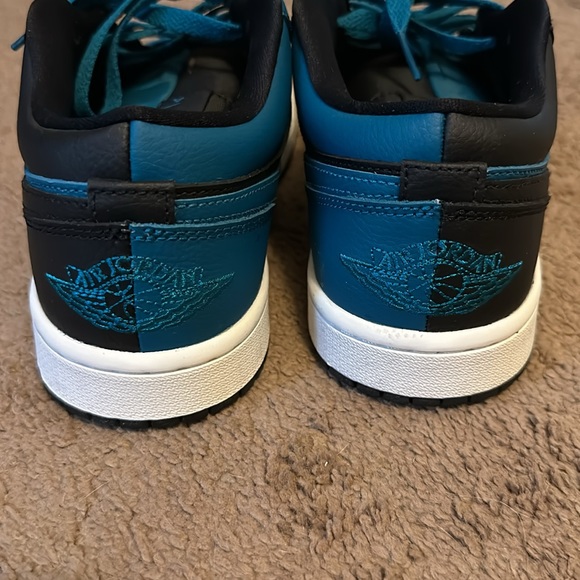 Women Jordan 1 SE low Bright Bruce size 9.5 - Picture 5 of 9